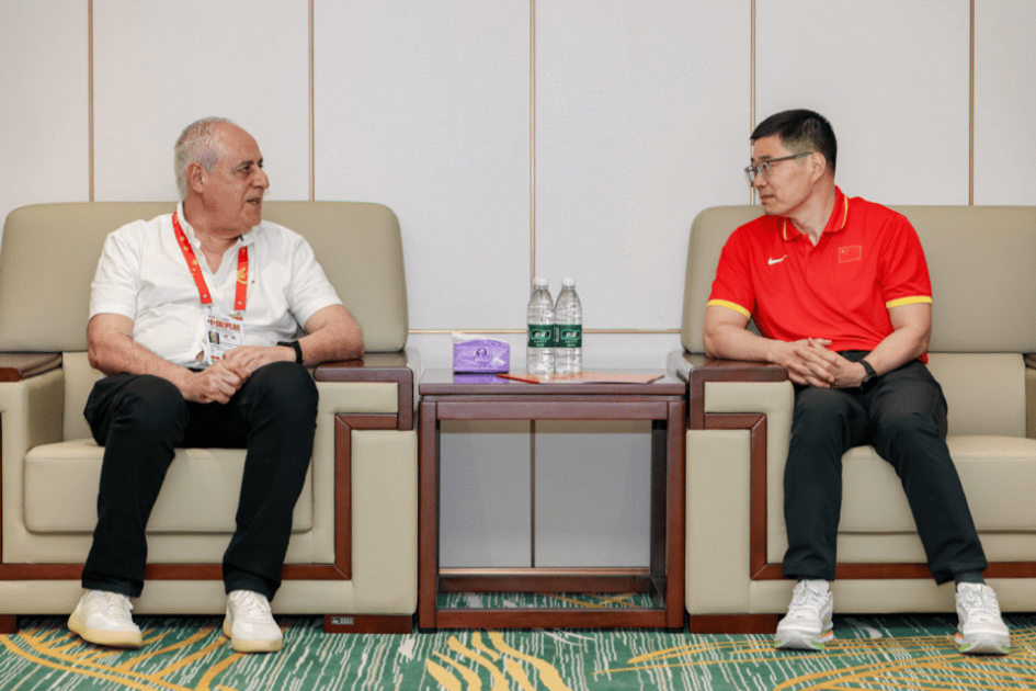 Reunión entre los Presidentes de la FUBB y la CBA Reunión entre Presidente de la FUBB, Héctor Assir, y Presidente de la CBA, Guo Zhenming