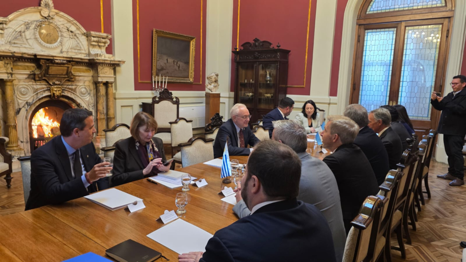 Reunión de Cancillería uruguaya con delegación argentina