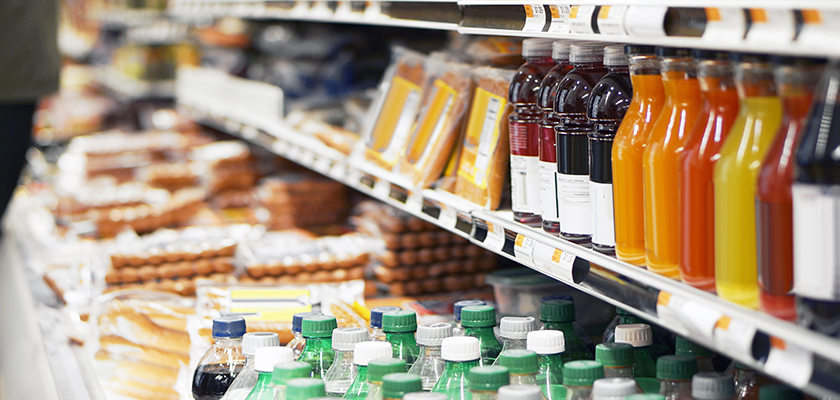 Productos en supermercado Imagen de una góndola con productos de supermercado