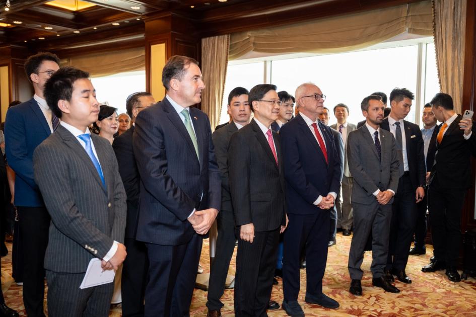 El canciller Lubetkin inauguró un Consulado General en Hong Kong con jurisdicción en Macao El canciller Lubetkin inauguró un Consulado General en Hong Kong con jurisdicción en Macao