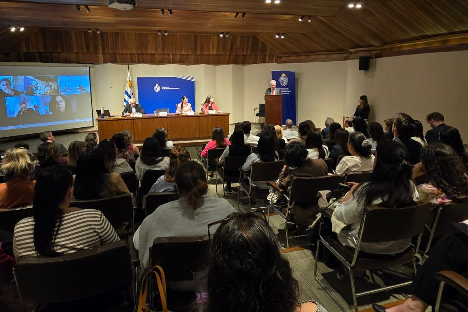 Público presente en el evento Día Internacional de la Eliminación de la Violencia contra la Mujer