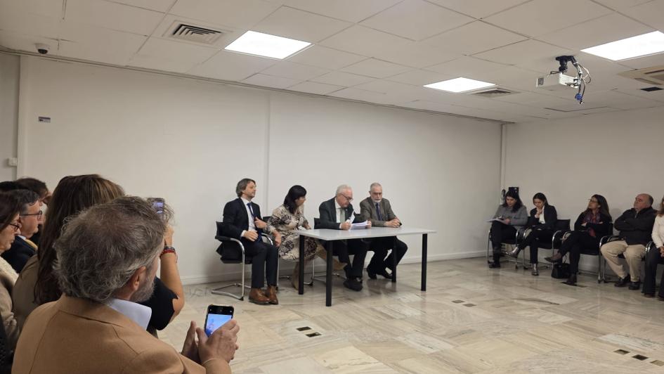 Ministro Lubetkin con empresarios en Uruguay XXI Ministro Lubetkin con empresarios en Uruguay XXI