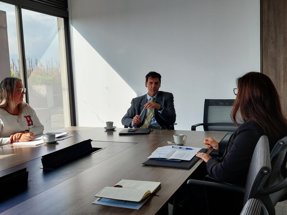 Reunión con el Gerente General del ICA y su equipo de trabajo