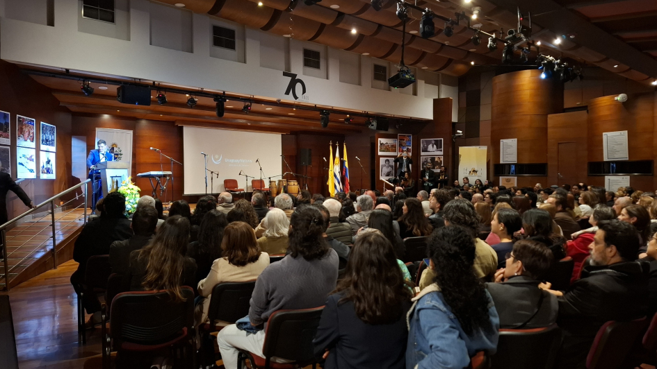 Presentación Edú "Pitufo" Lombardo en Bogotá Presentación Edú "Pitufo" Lombardo en Bogotá