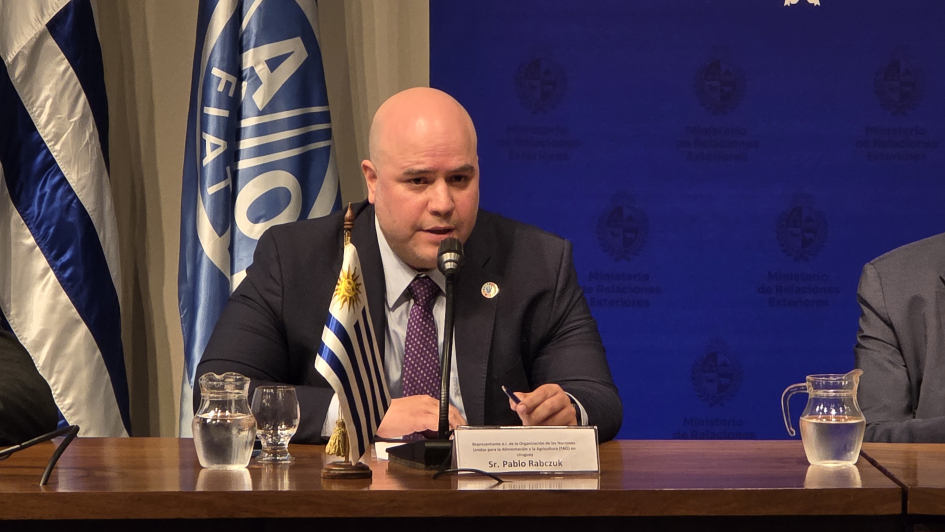 Representante a.i. de la FAO en Uruguay, Pablo Rabczuk Representante a.i. de la FAO en Uruguay, Pablo Rabczuk dando su oratoria