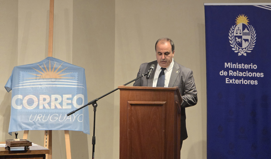 Sello conmemorativo del Correo Uruguayo alusivo al 80.º aniversario de la FAO Presentación del sello conmemorativo del Correo Uruguayo alusivo al 80.º aniversario de la FAO
