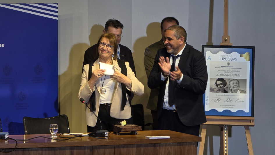 Presentación del sello en homenaje a Belela Herrera Presentación del sello en homenaje a Belela Herrera