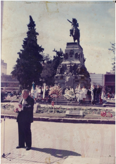 40° aniversario del Consulado en Córdoba- foto de ofrenda floral en Pza San Martín (período 2006-11)