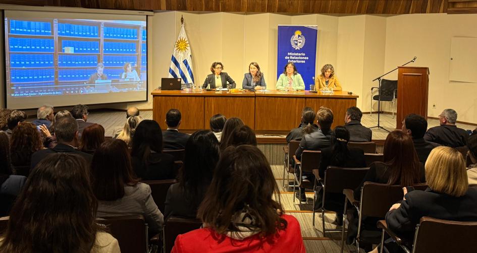 De izquierda a derecha: Mariela Cornes, Valeria Csukasi, Cristina Mansilla y Mariana Risso De izquierda a derecha: Mariela Cornes, Valeria Csukasi, Cristina Mansilla y Mariana Risso