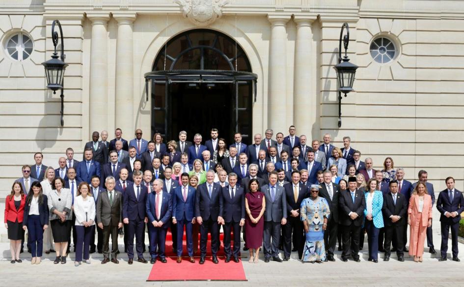 Foto de familia del Consejo Ministerial de la OCDE en París Foto de familia del Consejo Ministerial de la OCDE en París