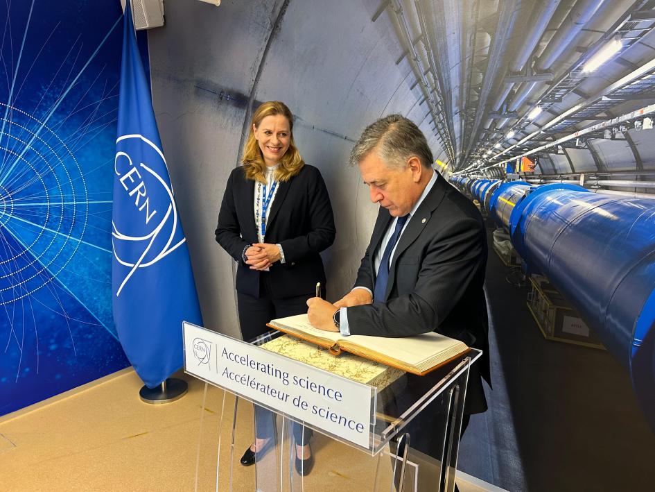 Firma del Acuerdo sobre Cooperación Científica y Técnica con el CERN Firma del Acuerdo sobre Cooperación Científica y Técnica con el CERN