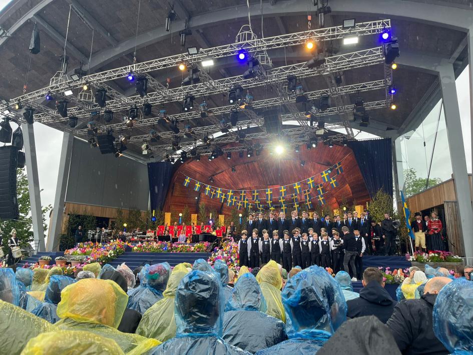 Solliden stage at Skansen Panoramic view of the Solliden stage at Skansen, with participants wearing raincoats for protection