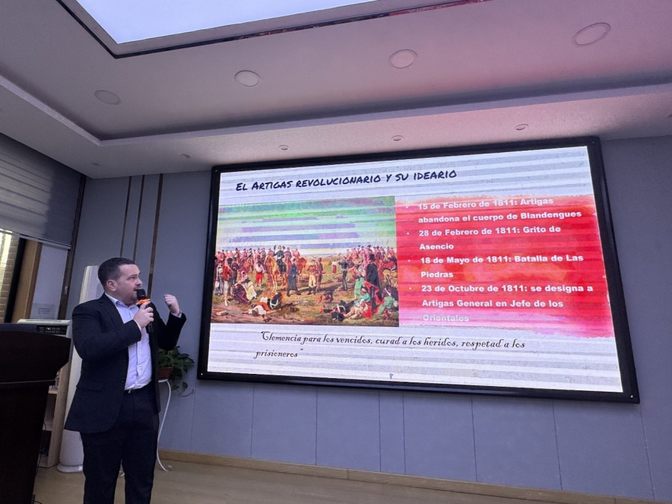 José Gervasio Artigas: Héroe Nacional, Gran Libertador Latinoamericano Los profesores uruguayos bridaron la conferencia