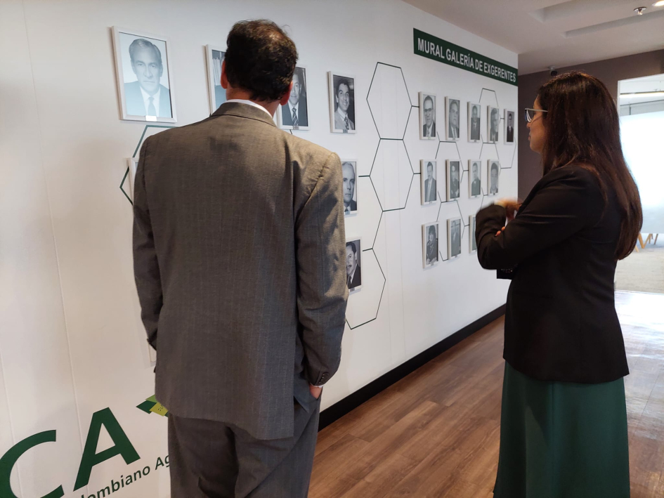 Reunión con el Gerente General del ICA y su equipo de trabajo