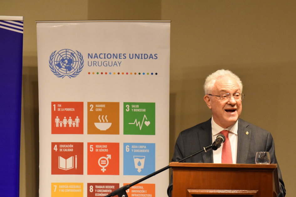 Canciller brindando oratoria en evento de Día de las Naciones Unidas Canciller brindando oratoria en evento de Día de las Naciones Unidas
