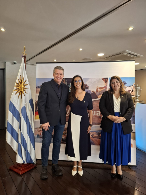 Embajadora Mercedes Corominas, Ministra Consejera Lourdes Boné y el Gerente Hilton Agustín Maddocks Embajadora Mercedes Corominas, Ministra Consejera Lourdes Boné y el Gerente Hilton Agustín Maddocks