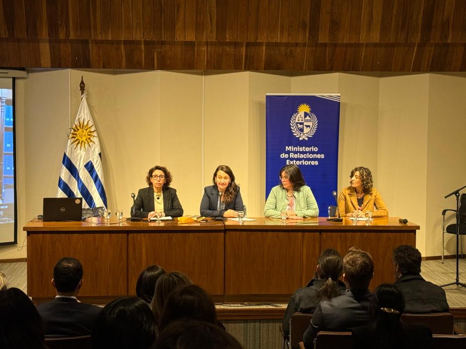 De izquierda a derecha: Mariela Cornes, Valeria Csukasi, Cristina Mansilla y Mariana Risso De izquierda a derecha: Mariela Cornes, Valeria Csukasi, Cristina Mansilla y Mariana Risso