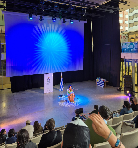 Presentación de la cantautora y compatriota Isabel Lenoir