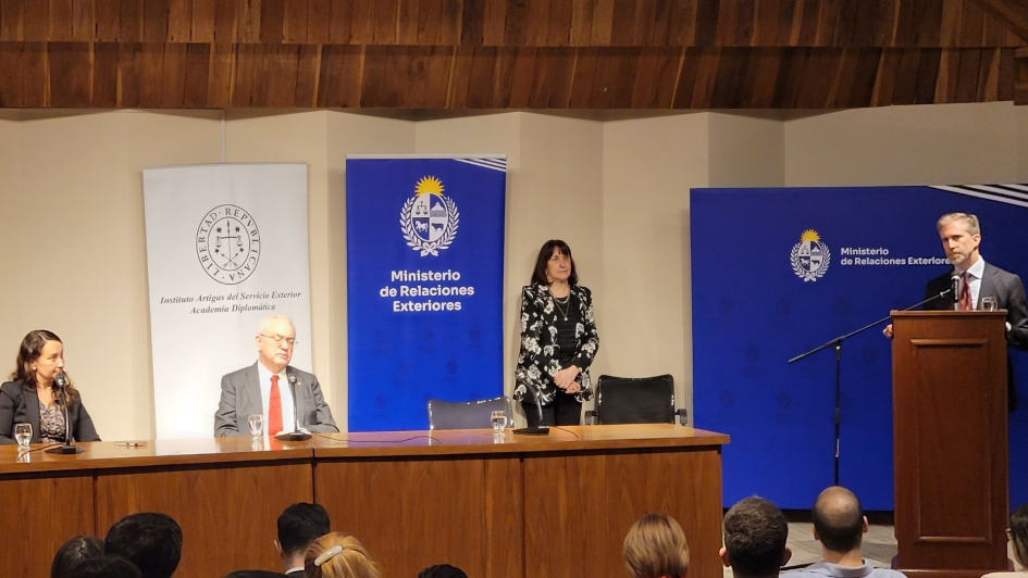 Canciller Mario Lubetkin, subsecretaria Valeria Csukasi y el director del IASE, Felipe Llantada