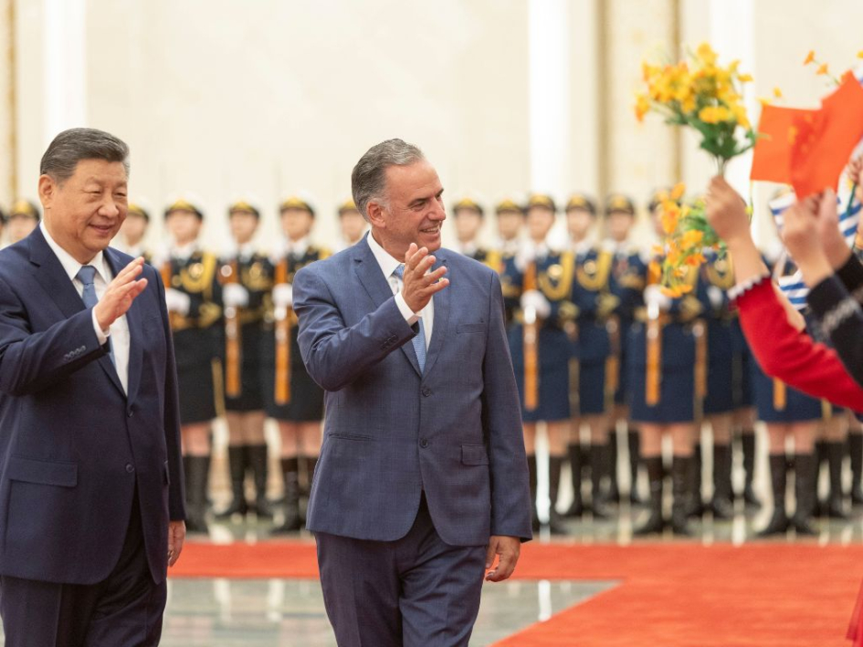 Yamandú Orsi y Xi . Foto: Presidencia Presidente Orsi con el presidente de China Xi Jinping