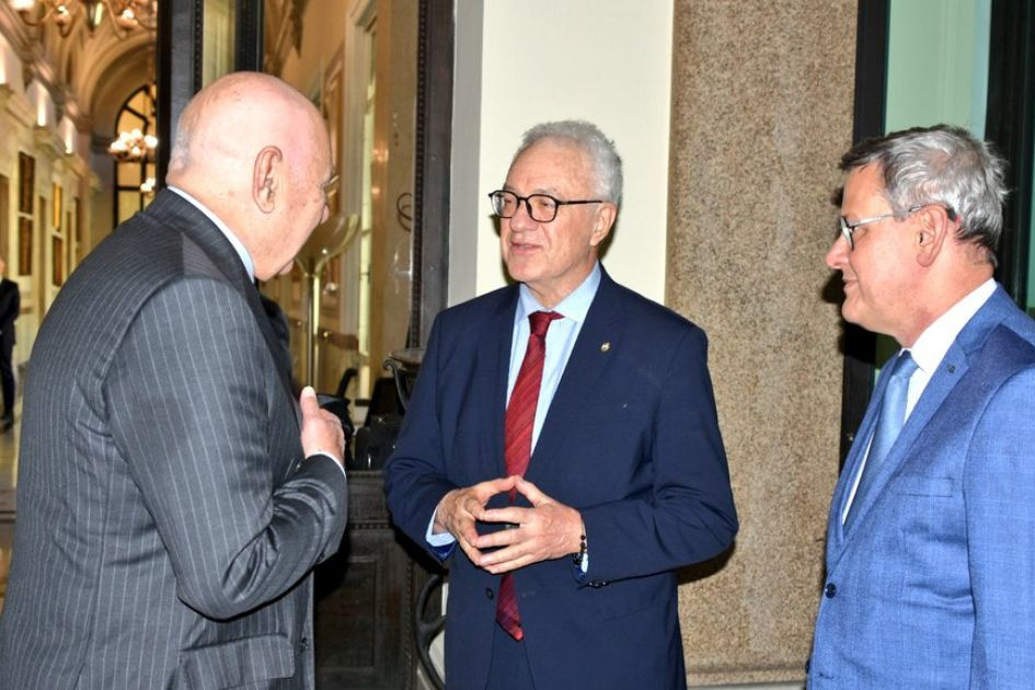 Canciller y prosecretario de Uruguay en Roma con el Ministro de Justicia italiano El canciller en Roma con el prosecretario de Uruguay y el Ministro de Justicia italiano