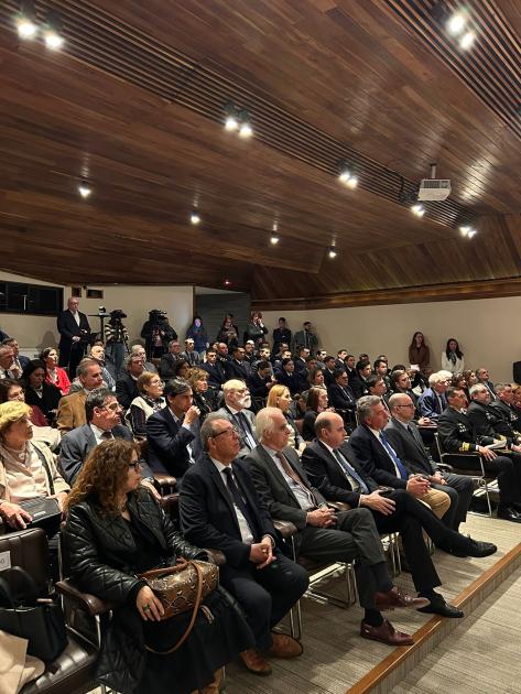 Ministro Paganini presenta la nueva lámina de Uruguay marítimo Ministro Paganini presenta la nueva lámina de Uruguay marítimo