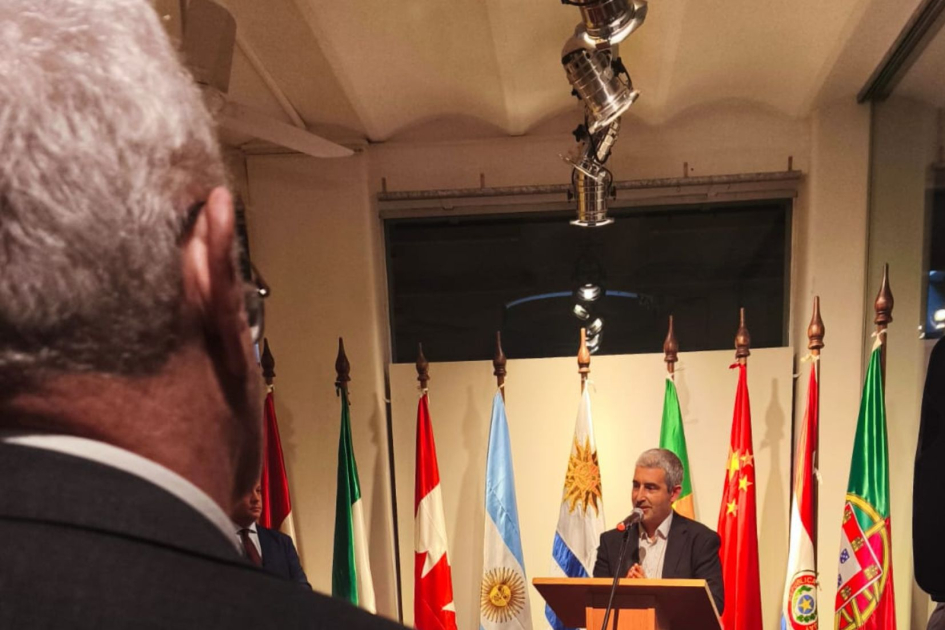 El presidente de la ANEP, Pablo Caggiani, brindando palabras en la inauguración de la exposición