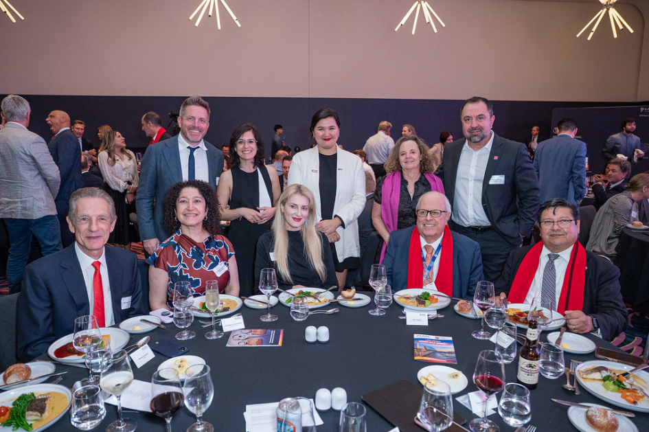 La Embajadora de Uruguay en Australia junto con representantes de Latinoamérica y Australia