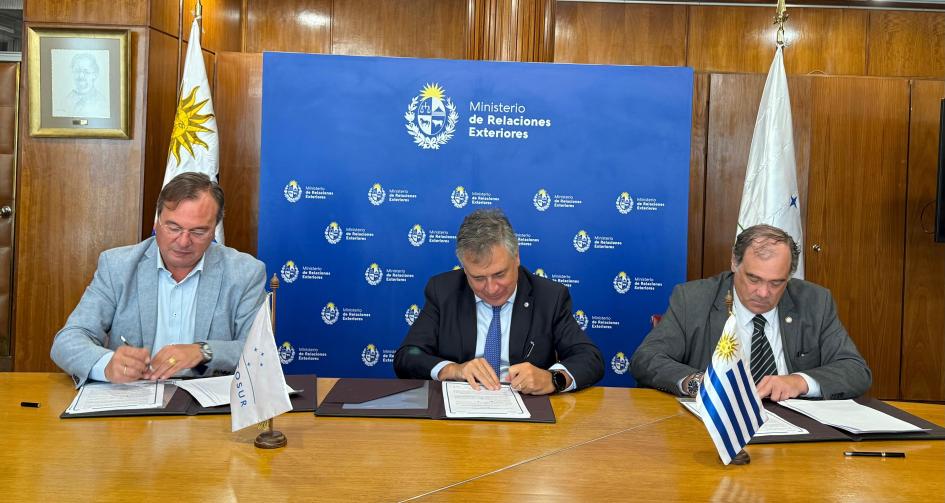 Gobierno recibirá fondos no reembolsables para rehabilitar rutas 6 y 44 Gobierno recibirá fondos no reembolsables para rehabilitar rutas 6 y 44