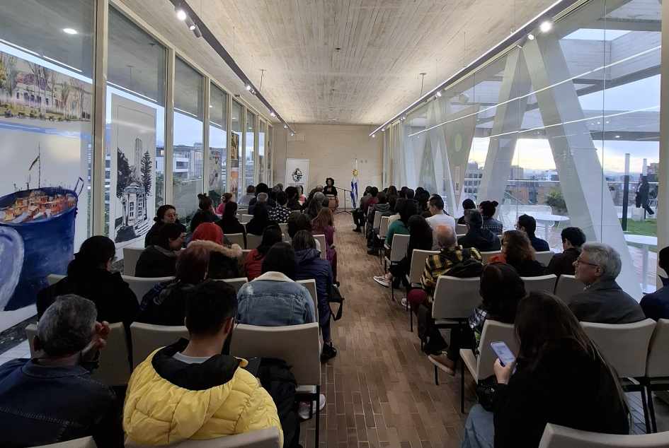 Presentación de la cantautora y compatriota Isabel Lenoir