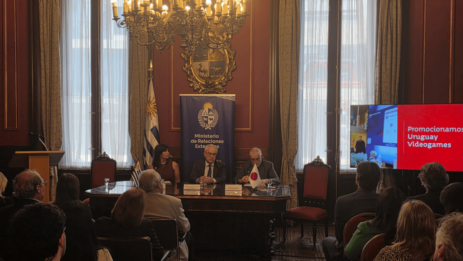 Autoridades y público presente en evento resultados OSAKA Autoridades y público presente en evento OSAKA