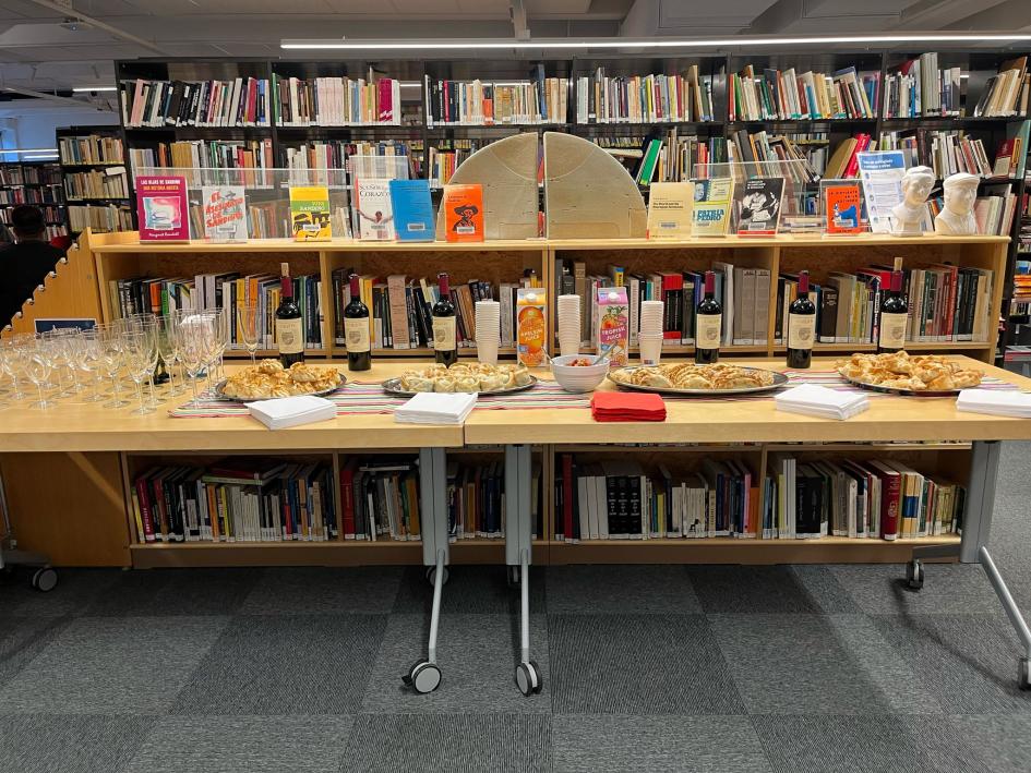Reception Reception with empanadas and wines, on a table