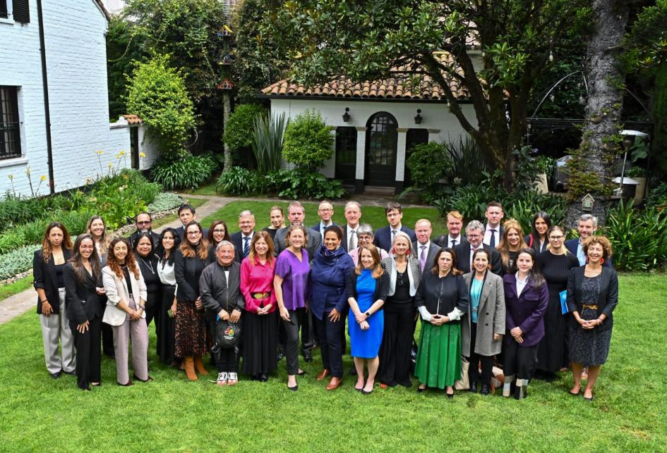 Grupo de Amigos en Colombia sobre Niñez y Conflictos Armados Grupo de Amigos en Colombia sobre Niñez y Conflictos Armados