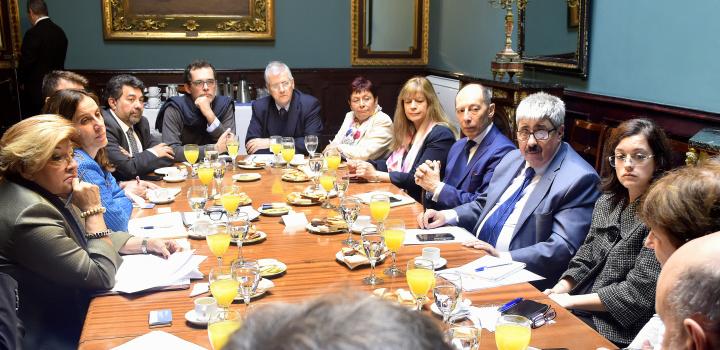 Ministro Interino Ariel Bergamino en reunión con delegación de la Comisión Interamericana de Derechos Humanos Ministro Interino Ariel Bergamino en reunión con delegación de la Comisión Interamericana de Derechos Humanos