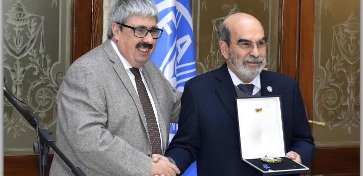 Entrega de “Medalla República Oriental del Uruguay” al Director General de la FAO, José Graziano da Silva
