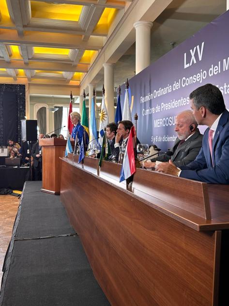 Mercosur y Unión Europea cierran histórico acuerdo de asociación comercial Mercosur y Unión Europea cierran histórico acuerdo de asociación comercial