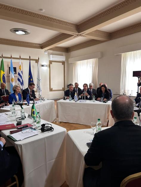 Mercosur y Unión Europea cierran histórico acuerdo de asociación comercial Mercosur y Unión Europea cierran histórico acuerdo de asociación comercial