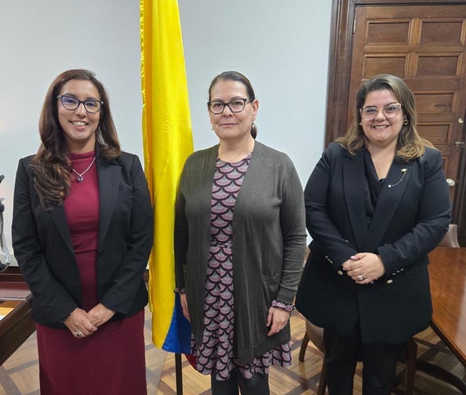 Embajadora Mercedes Corominas, Directora Adriana Maldonado, Ministra Consejera Lourdes Boné