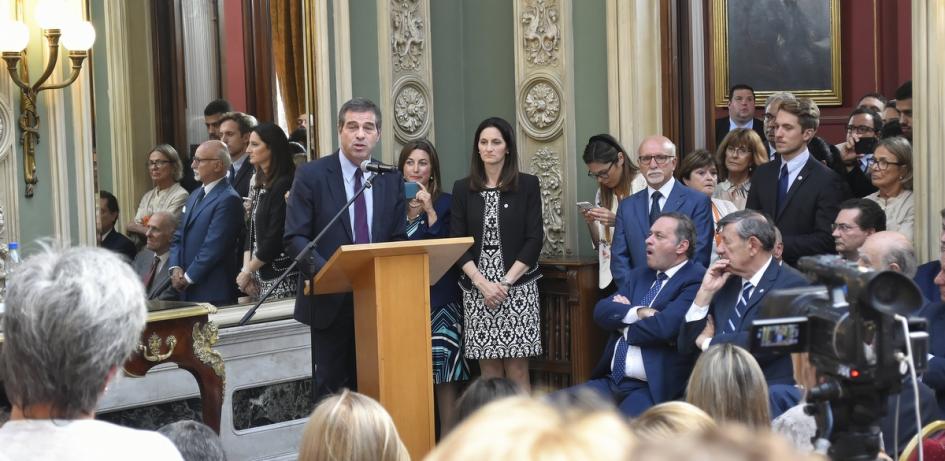 Talvi brindando su discurso de asunción