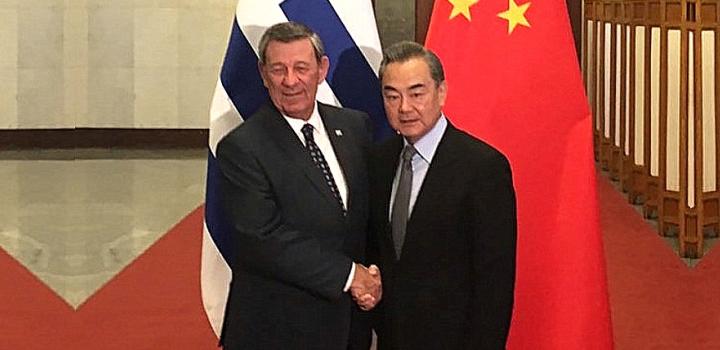 Sr. Canciller Rodolfo Nin Novoa junto al Consejero de Estado y Ministro de Relaciones Exteriores de China, Wang Yi Sr. Canciller Rodolfo Nin Novoa junto al Consejero de Estado y Ministro de Relaciones Exteriores de China, Wang Yi