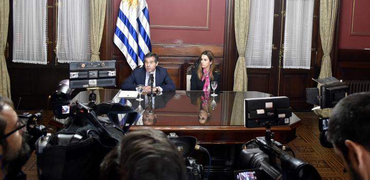 Cancillería anuncia el retiro del Uruguay de la UNASUR y su regreso al TIAR Cancillería anuncia el retiro del Uruguay de la UNASUR y su regreso al TIAR
