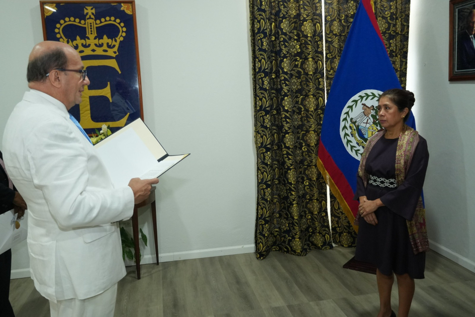 Embajador Jaime Pache Soto y Gobernadora Dame Froyla Tzalam