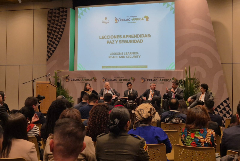 Participación del Director de la AUCI, Martin Clavijo, en el Conversatorio sobre paz y seguridad