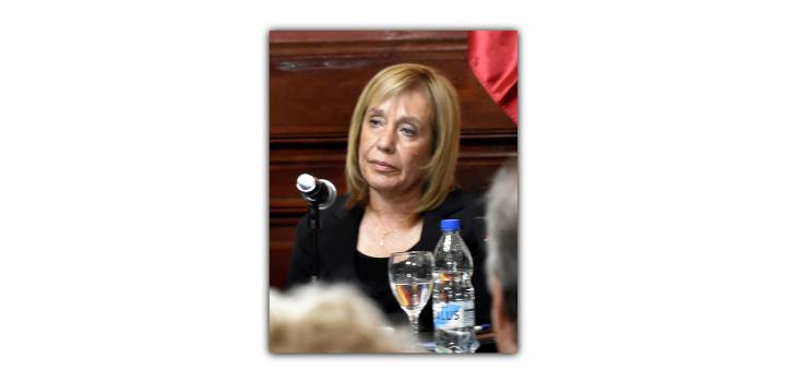 Licenciada Cristina Montalbán - Conversatorio - V Centenario de la Circunnavegación de Magallanes y Elcano (1519-1522) Licenciada Cristina Montalbán - Conversatorio - V Centenario de la Circunnavegación de Magallanes y Elcano (1519-1522)