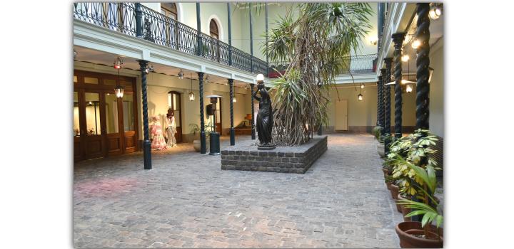 Patio de los carruajes - Día del Patrimonio 2019 en Palacio Santos y Casa Pérsico - la jornada en imágenes