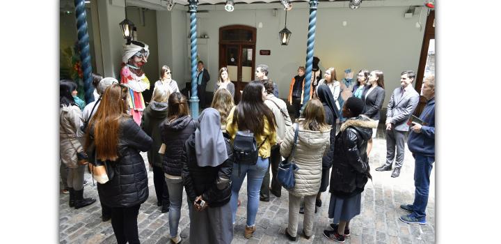 Patio de los carruajes - Día del Patrimonio 2019 en Palacio Santos y Casa Pérsico - la jornada en imágenes