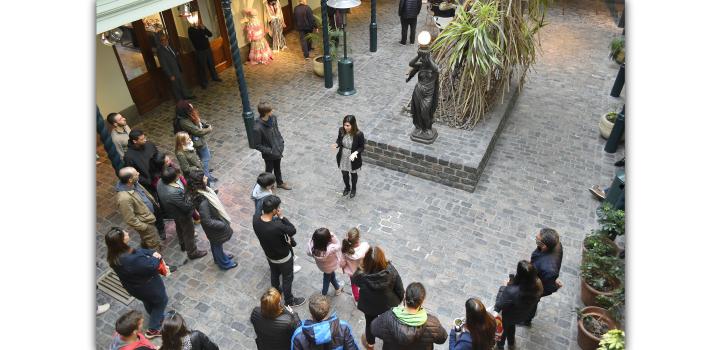 Patio de los carruajes - Día del Patrimonio 2019 en Palacio Santos y Casa Pérsico - la jornada en imágenes