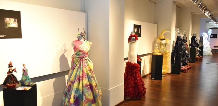 Sala Figari: muestra "Arte, Creación y Sentimiento” en ocasión de celebrarse el 10º aniversario de la Declaración de la UNESCO como Patrimonio Inmaterial de la Humanidad de "El Candombe y su espacio socio cultural: una práctica comunitaria" - Día del Patrimonio 2019 en Palacio Santos y Casa Pérsico - la jornada en imágenes Sala Figari: muestra "Arte, Creación y Sentimiento” en ocasión de celebrarse el 10º aniversario de la Declaración de la UNESCO como Patrimonio Inmaterial de la Humanidad de "El Candombe y su espacio socio cultural: una práctica comunitaria" - Día del Patrimonio 2019 en Palacio Santos y Casa Pérsico - la jornada en imágenes
