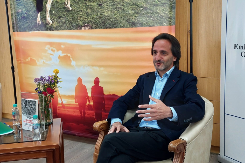 Asesor Dirección General para Asuntos Culturales de la Cancillería uruguaya, Facundo de Almeida