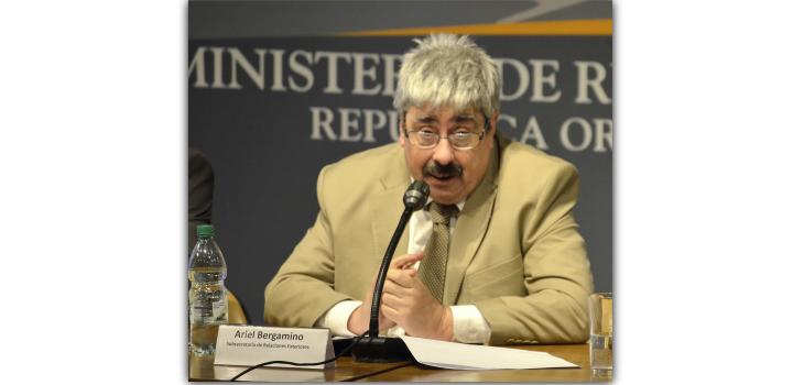 Sr. Subsecretario de Relaciones Exteriores, Embajador Ariel Bergamino - Encuentro Mundial de Consejos Consultivos y de Asociaciones de uruguayos residentes en el exterior Sr. Subsecretario de Relaciones Exteriores, Embajador Ariel Bergamino - Encuentro Mundial de Consejos Consultivos y de Asociaciones de uruguayos residentes en el exterior